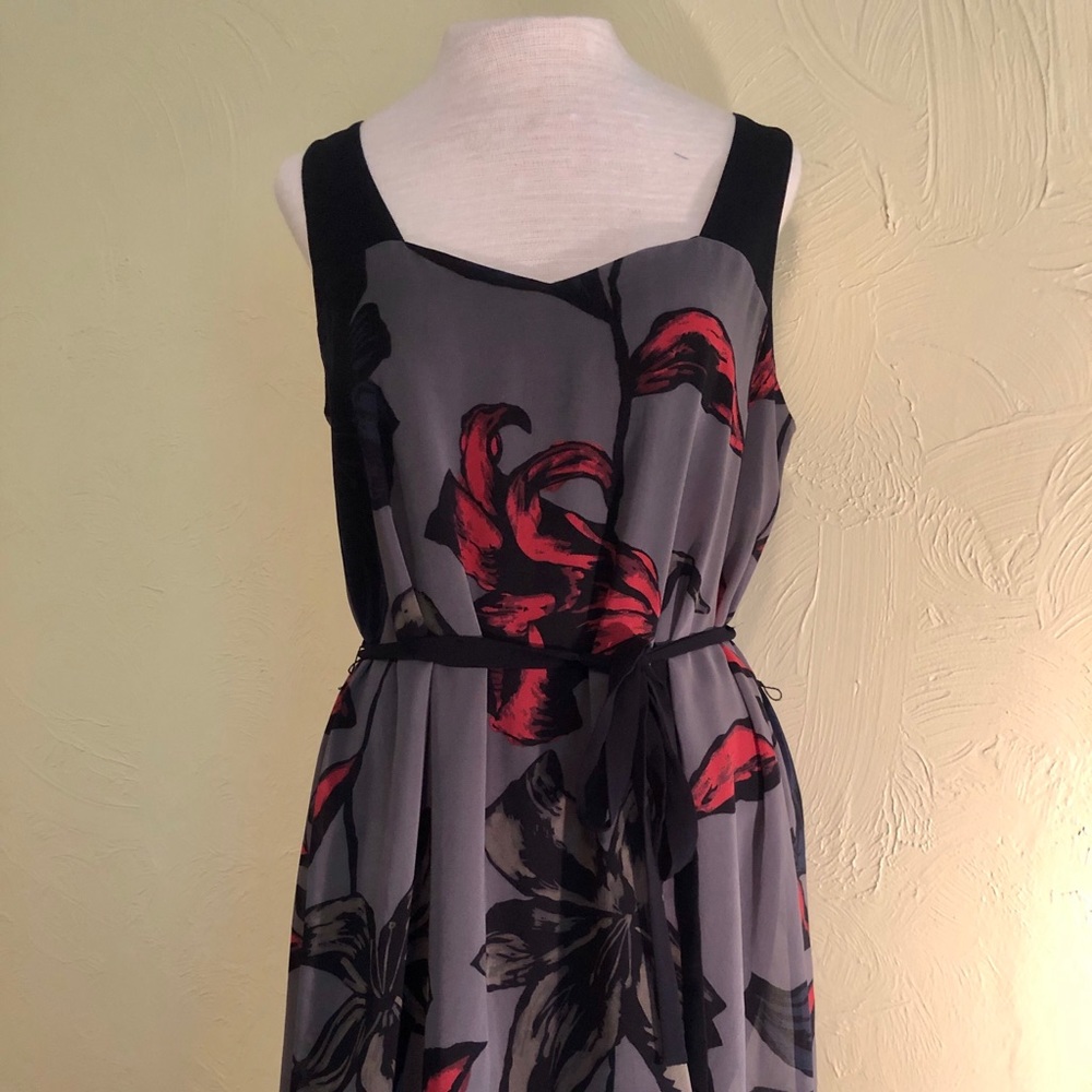 Kenzie size large flowy gray dress with flowers
